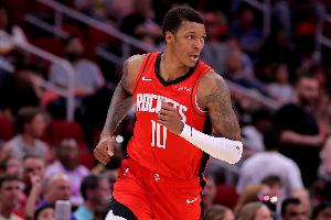 jiuyou入口-手不软！小贾巴里-史密斯12中5得17分5板 两记关键三分稳住局势