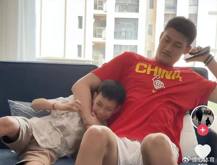 广东签约2米11中锋，CBA得分王引多队争抢，北控后卫转型教练